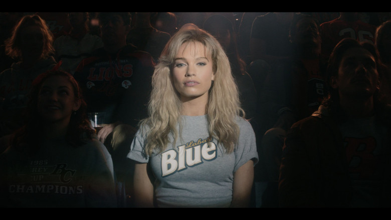 Labatt Blue T-Shirt Worn by Lily James as Pamela Anderson in Pam & Tommy S01E06 Pamela in Wonderland (2)
