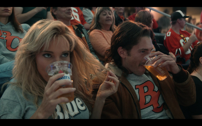 Labatt’s Beer Enjoyed by Lily James as Pamela Anderson in Pam & Tommy S01E06 Pamela in Wonderland (2)