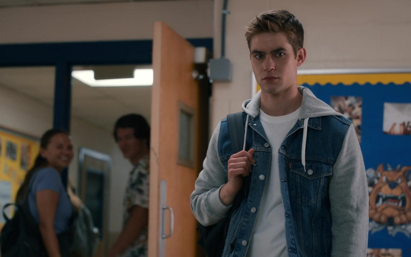 Levi's Men's Hooded Jacket in Sweet Magnolias S02E02 So Much to Say (2022)