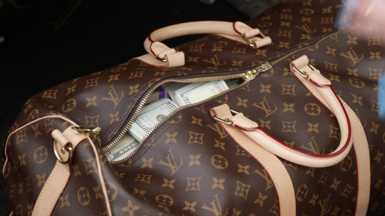 Louis Vuitton Bag in Claws S04E10 Mercy (2022)