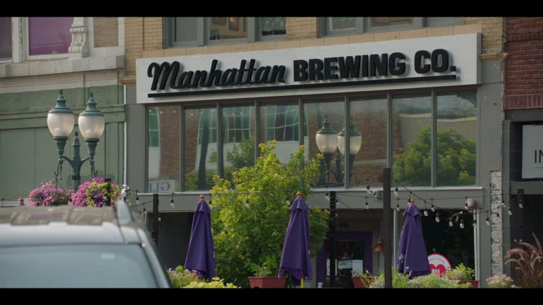 Manhattan Brewing Company in Somebody Somewhere S01E06 Life Could Be A Dream (2022)