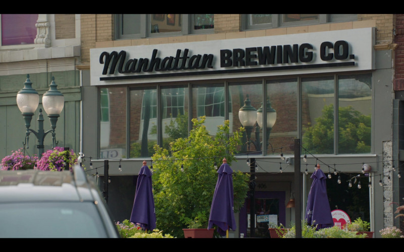 Manhattan Brewing Company in Somebody Somewhere S01E06 "Life Could Be A Dream" (2022)