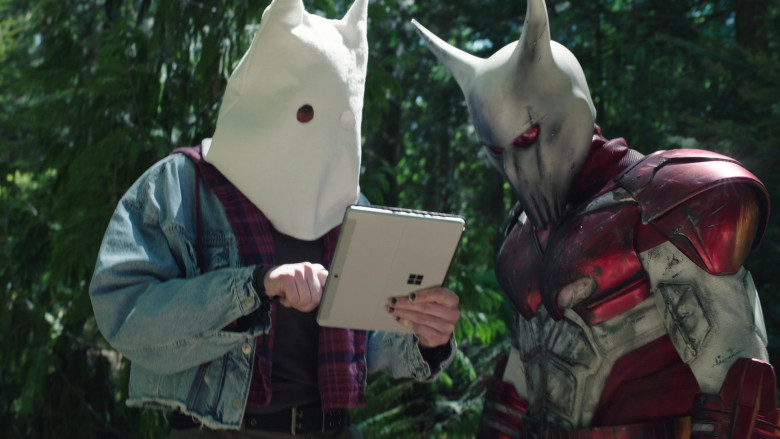 Microsoft Surface Tablet in Peacemaker S01E07 Stop Dragon My Heart Around (2)