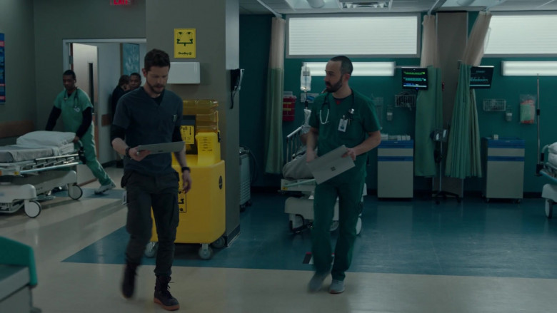 Microsoft Surface Tablets in The Resident S05E13 Viral (2)