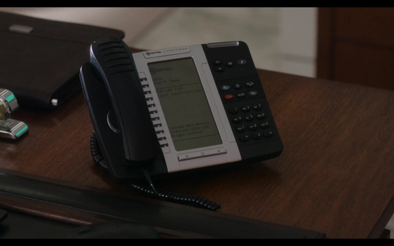 Mitel Phone in Inventing Anna S01E04 A Wolf in Chic Clothing (2022)