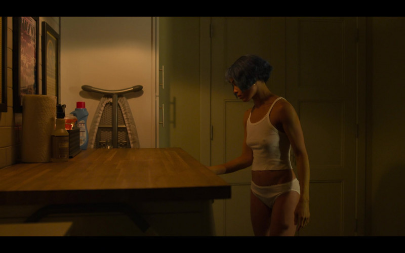 Mrs. Meyer’s Clean Day Multi-Surface Cleaner Spray of Zoë Kravitz as Angela Childs in Kimi (2022)