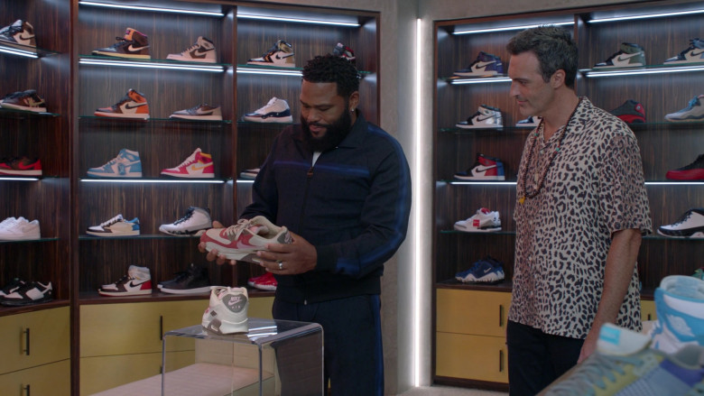Nike Men's Shoe Collection of Reid Scott as Griffin in Black-ish S08E07 Sneakers by the Dozen (9)