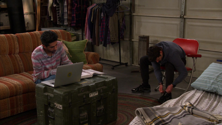 Nike Men's Sneakers of Parker Young as Riley in United States of Al S02E14 KissMaach (2022)