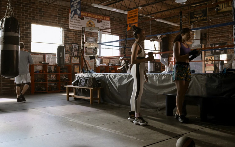Nike Vista Low-Top Women's Sneakers of Jazmyn Simon as Kat Neese in Raising Dion S02E03 ISSUE #203 Monster Problem (2022)