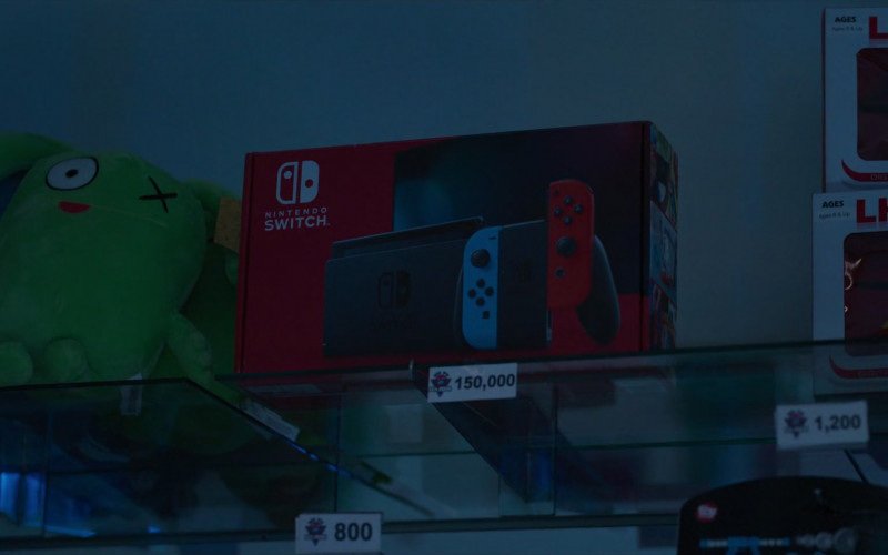 Nintendo Switch Video Game Console in Raising Dion S02E01 ISSUE #201 A Hero Returns (2022)