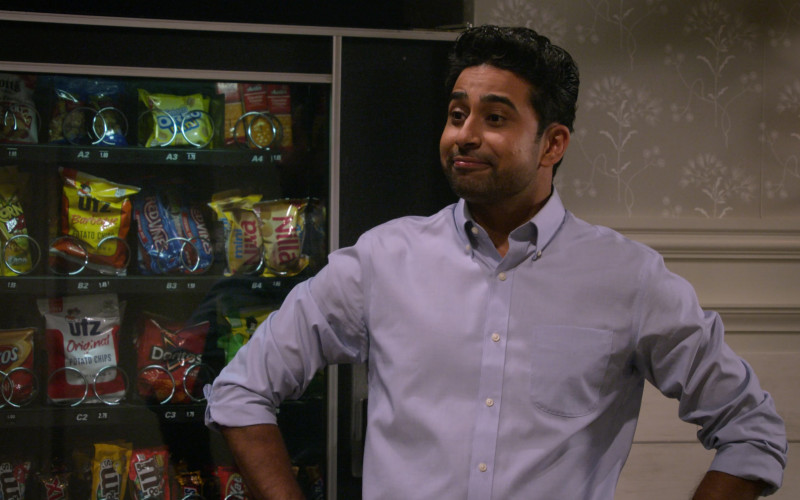 Oreo, UTZ Snacks, Red Vines, Nabisco Nilla Mini Vanilla Wafers, Fritos chips, Doritos, M&M's Candies in How I Met Your Father S01E06 Stacey (2022)