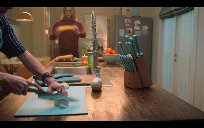 Oster Kitchen Knives in Tall Girl 2 (2022)