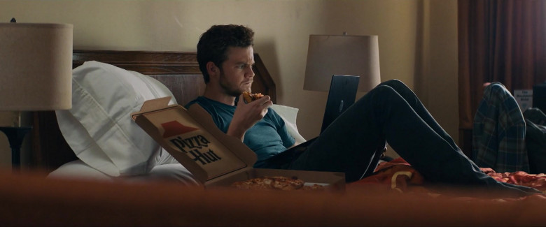 Pizza Hut Pizza Enjoyed by Jack Quaid as Richie Kirsch in Scream (2022)