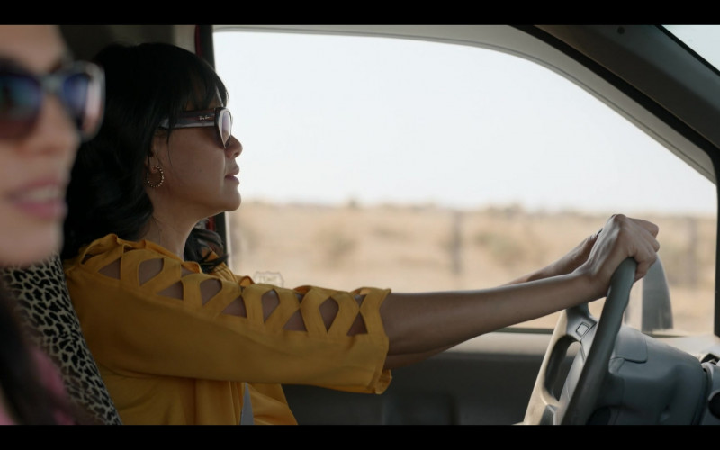Ray-Ban Women's Sunglasses in The Cleaning Lady S01E04 Kabayan (2022)