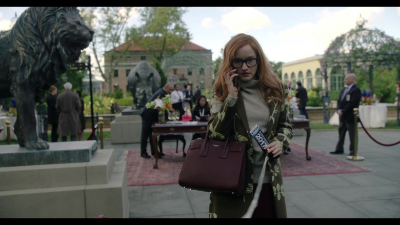 Saint Laurent Handbag of Julia Garner as Anna Delvey in Inventing Anna S01E04 A Wolf in Chic Clothing (2022)