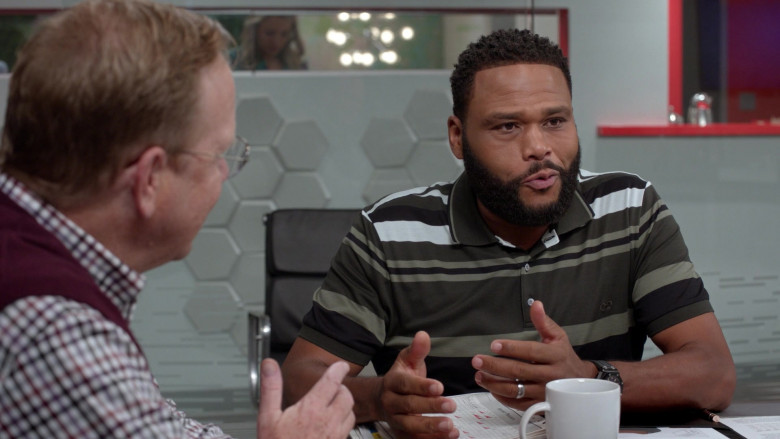 Salvatore Ferragamo Polo Shirt of Anthony Anderson as Andre ‘Dre’ Johnson in Black-ish S08E08 My Work-Friend’s Wedding (2022)