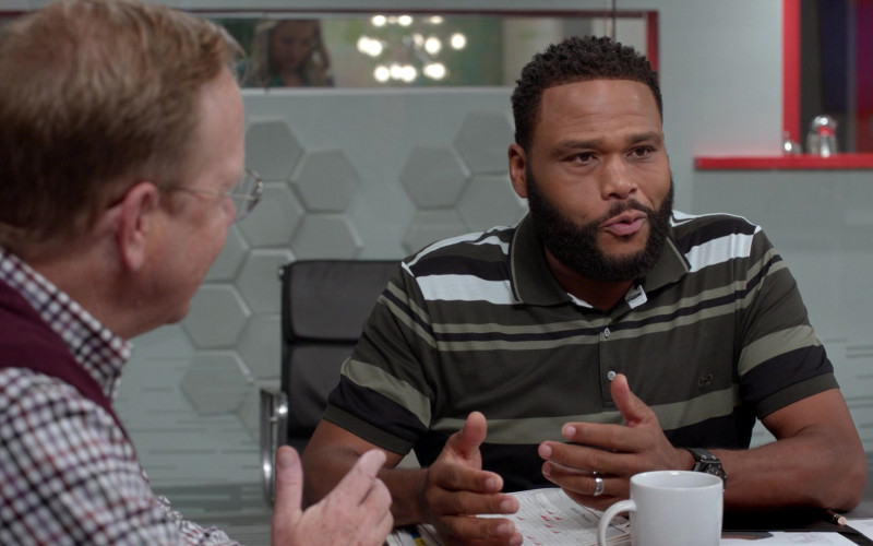 Salvatore Ferragamo Polo Shirt of Anthony Anderson as Andre ‘Dre’ Johnson in Black-ish S08E08 My Work-Friend’s Wedding (2022)