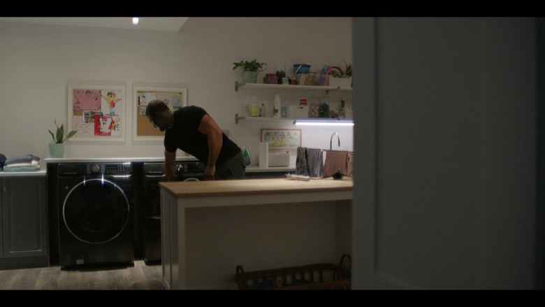Samsung Washing Machines Used by Alan Ritchson as Jack Reacher in Reacher S01E07 (1)