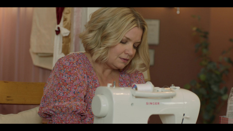 Singer Sewing Machine of Mary Catherine Garrison as Tricia Miller in Somebody Somewhere S01E04 Feast Of St. Francis (1)