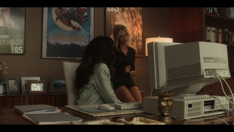 Sony PC Monitor in Pam & Tommy S01E05 Uncle Jim and Aunt Susie in Duluth (3)