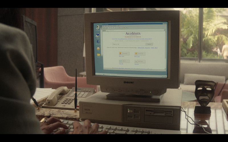 Sony PC Monitor in Pam & Tommy S01E05 Uncle Jim and Aunt Susie in Duluth (4)