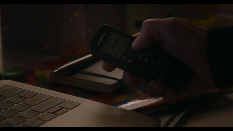 Sony Voice Recorder in Inventing Anna S01E03 Two Birds, One Throne (2022)