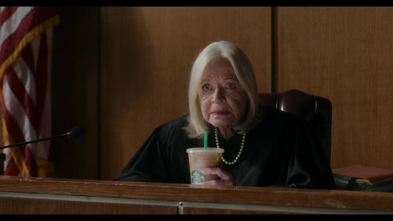 Starbucks Coffee Drink in Inventing Anna S01E09 Dangerously Close (2)