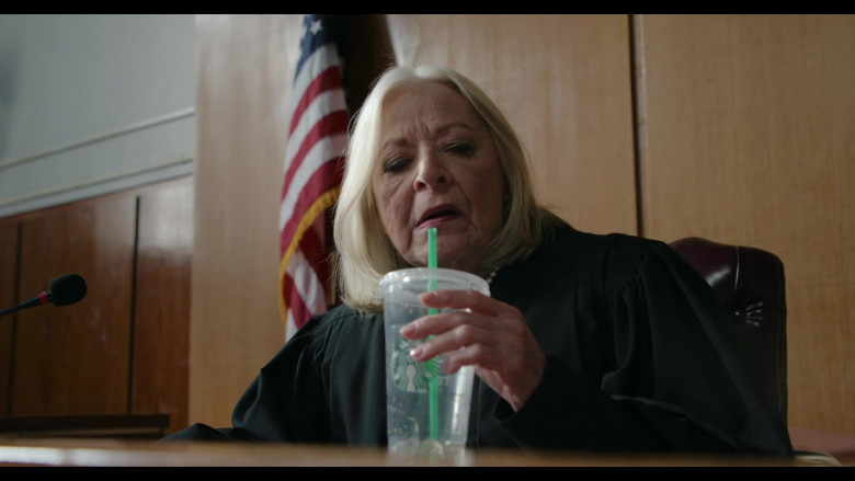 Starbucks Coffee Drink in Inventing Anna S01E09 Dangerously Close (3)