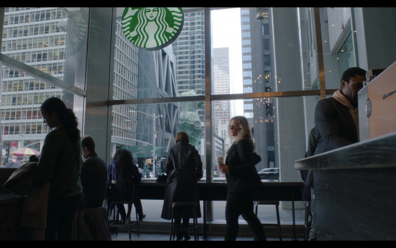 Starbucks Coffeehouse in Inventing Anna S01E07 Cash on Delivery (2022)