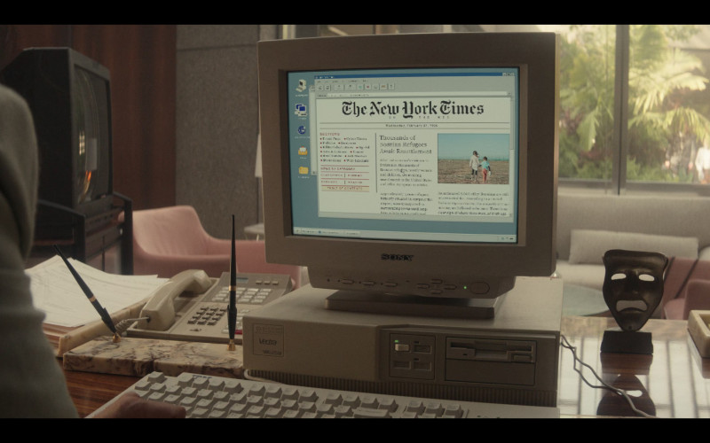 The New York Times Website in Pam & Tommy S01E05 Uncle Jim and Aunt Susie in Duluth (2022)