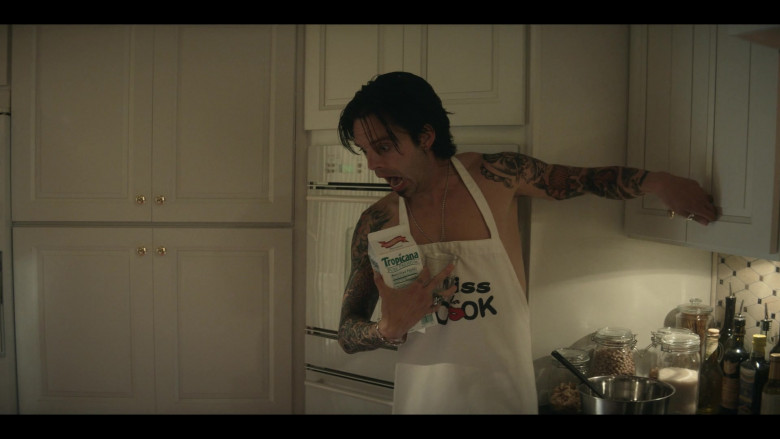Tropicana Pure Premium Orange Juice of Sebastian Stan as Tommy Lee in Pam & Tommy S01E04 The Master Beta (2)