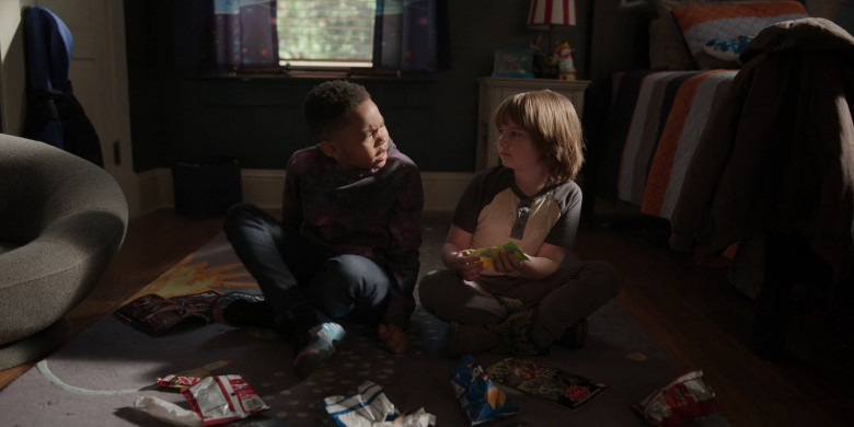 Twix Chocolate Bar and Doritos Chips of Ja'Siah Young as Dion Warren and Griffin Robert Faulkner as Brayden Mills in Raising Dion S02E04 (2)