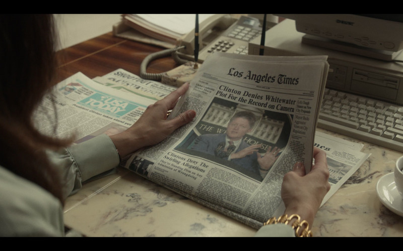 USA Today and Los Angeles Times Newspapers in Pam & Tommy S01E05 "Uncle Jim and Aunt Susie in Duluth" (2022)