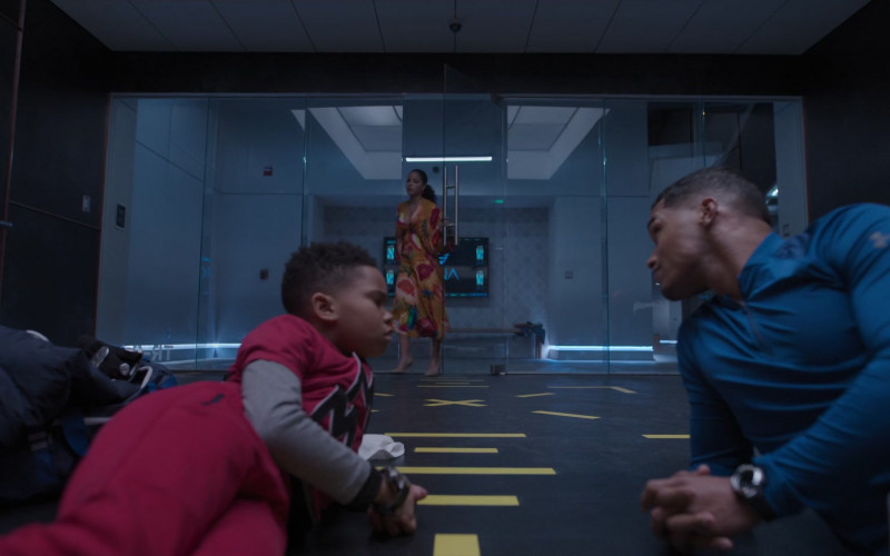 Under Armour Blue Top of Rome Flynn as Tevin Wakefield in Raising Dion S02E02 ISSUE #202 Sankofa (2022)