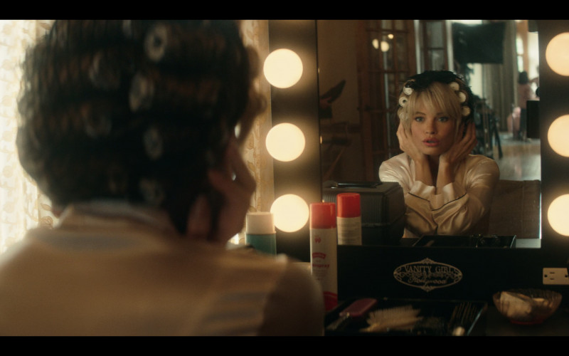 Vanity Girl Hollywood Mirror Used by Lily James as Pamela Anderson in Pam & Tommy S01E06 Pamela in Wonderland (2022)