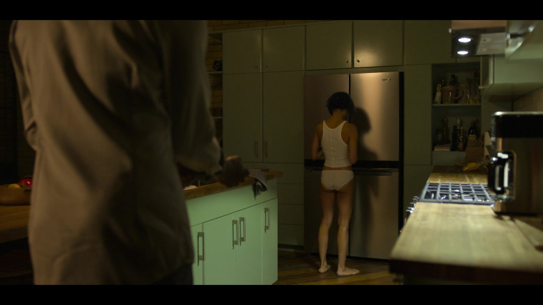 Whirlpool Refrigerator of Zoë Kravitz as Angela Childs in Kimi (2022)