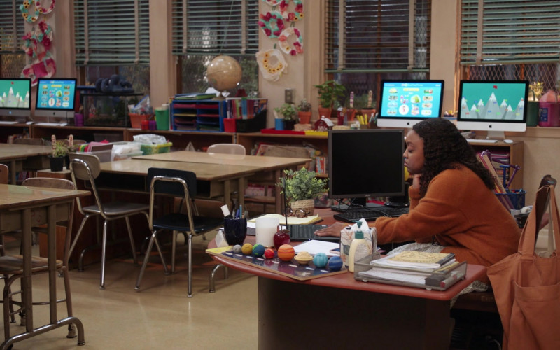Acer Monitor and Apple iMac Computers in Abbott Elementary S01E10 Open House (2022)