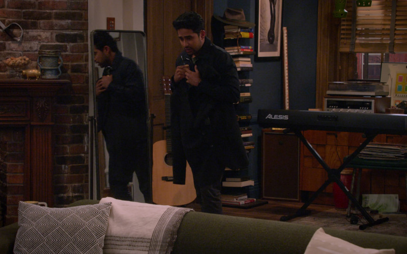 Alesis Keyboard in How I Met Your Father S01E08 "The Perfect Shot" (2022)