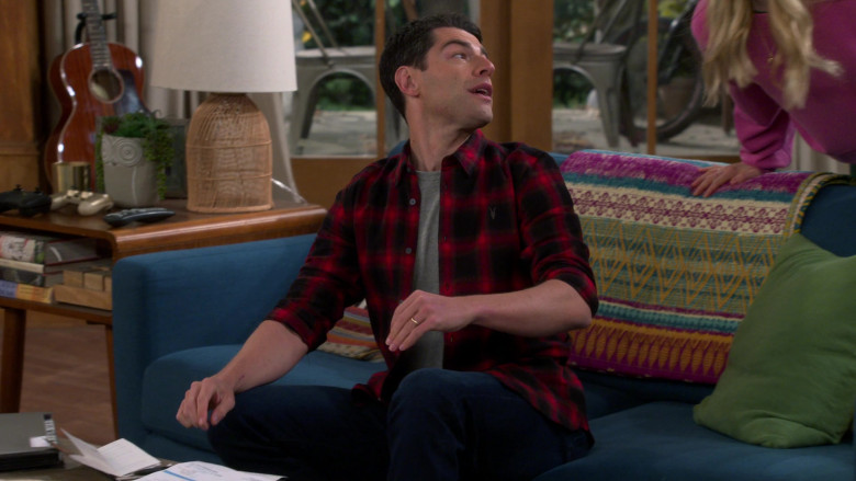 AllSaints Plaid Shirt of Max Greenfield as Dave Johnson in The Neighborhood S04E16 Welcome to the Man Code (2022)