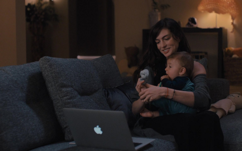 Apple MacBook Air Laptop Used by Anne Hathaway as Rebekah Neumann in WeCrashed S01E04 4.4