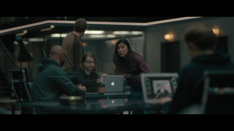 Apple MacBook Laptop Computers in Super Pumped The Battle for Uber S01E03 War (4)