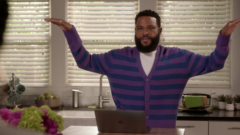 Apple MacBook Laptop Used by Anthony Anderson as Andre ‘Dre' Johnson in Black-ish S08E10 Young, Gifted and Black (2022)