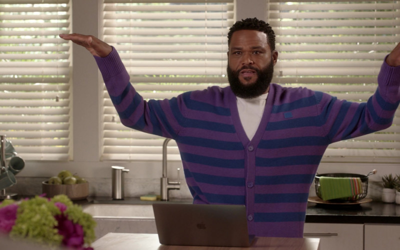 Apple MacBook Laptop Used by Anthony Anderson as Andre ‘Dre’ Johnson in Black-ish S08E10 Young, Gifted and Black (2022)