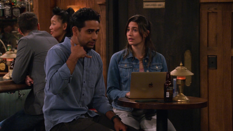 Apple MacBook Laptop and Guinness Beer in How I Met Your Father S01E09 Jay Street (2022)