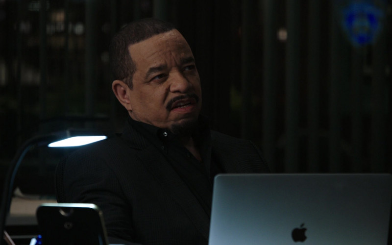 Apple MacBook Laptop in Law & Order Special Victims Unit S23E15 Promising Young Gentlemen (2022)