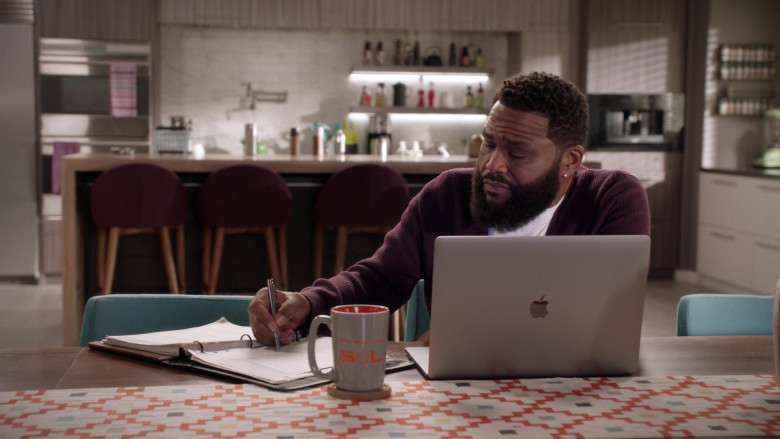 Apple MacBook Laptop of Anthony Anderson as Andre ‘Dre' Johnson in Black-ish S08E09 And the Winner Is… (1)