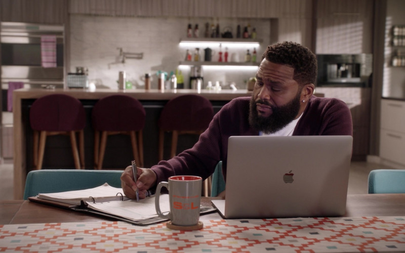 Apple MacBook Laptop of Anthony Anderson as Andre ‘Dre' Johnson in Black-ish S08E09 And the Winner Is… (1)