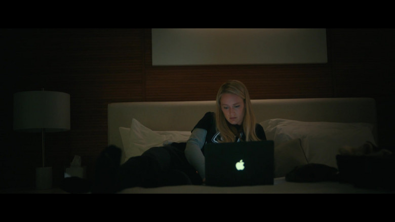Apple MacBook Laptops Used by Cast Members in Super Pumped The Battle for Uber S01E02 X to the X (4)