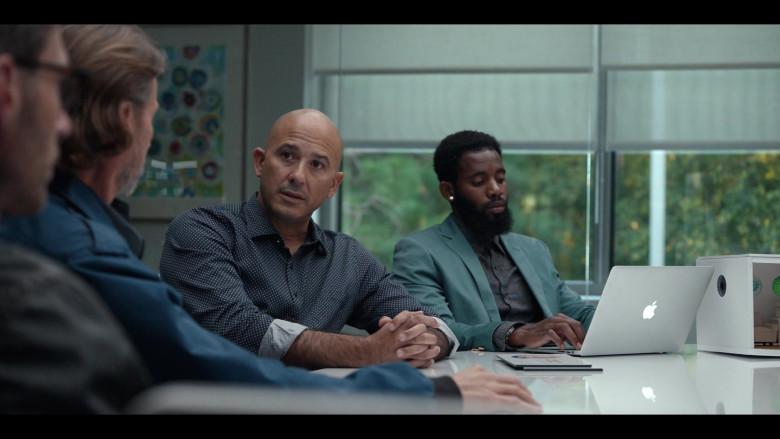 Apple MacBook Laptops Used by Cast Members in The Dropout S01E05 Flower of Life (4)