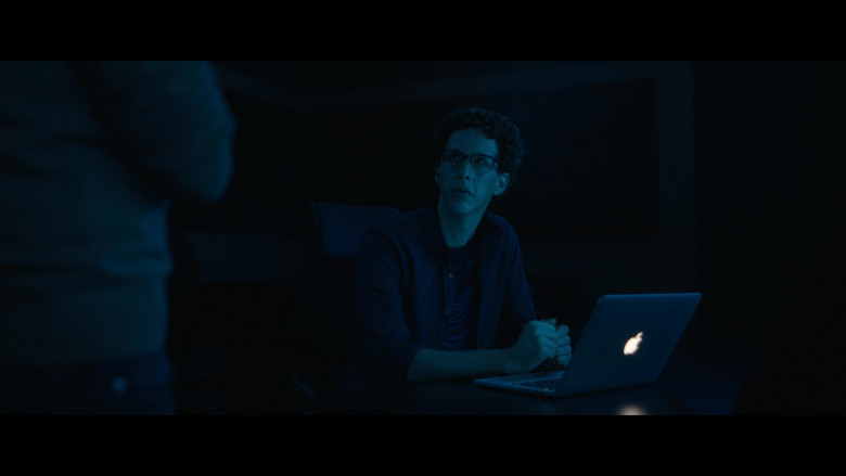 Apple MacBook Laptops in Super Pumped The Battle for Uber S01E04 Boober (3)